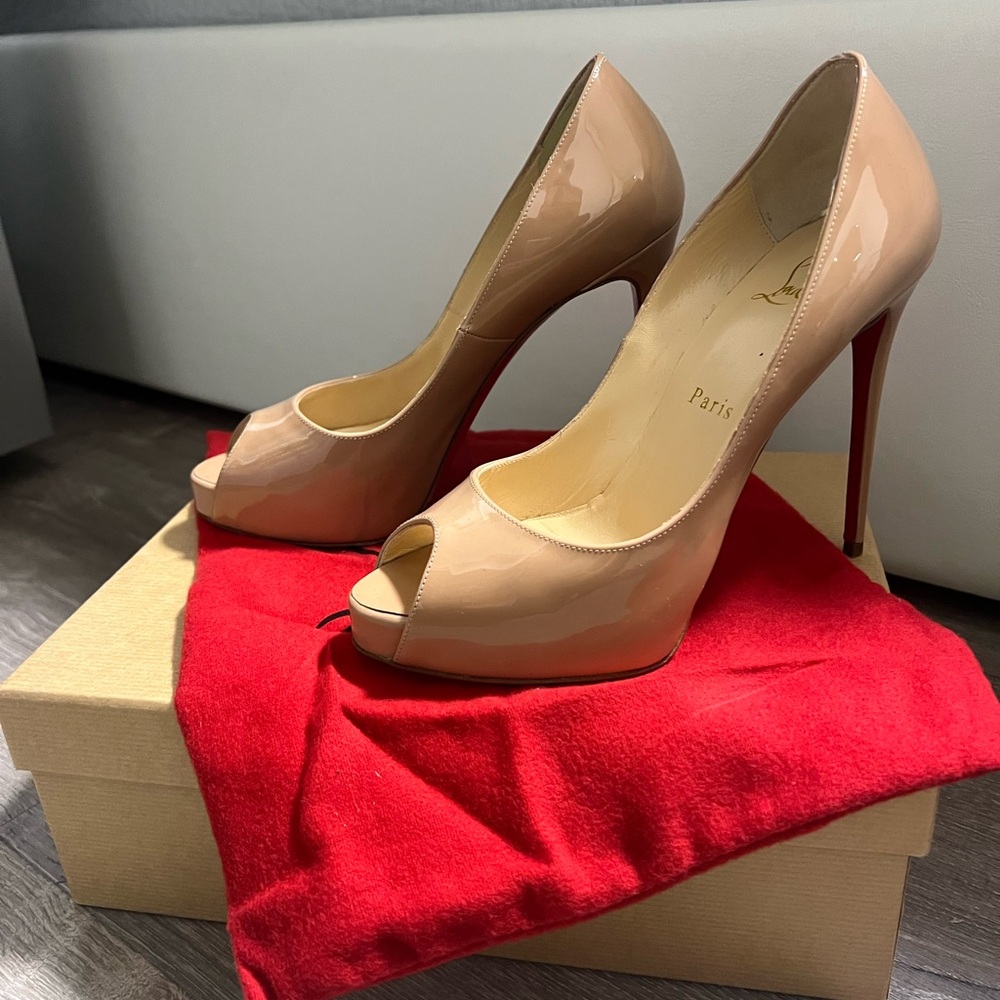 Very Prive Patent Heels, lightly worn